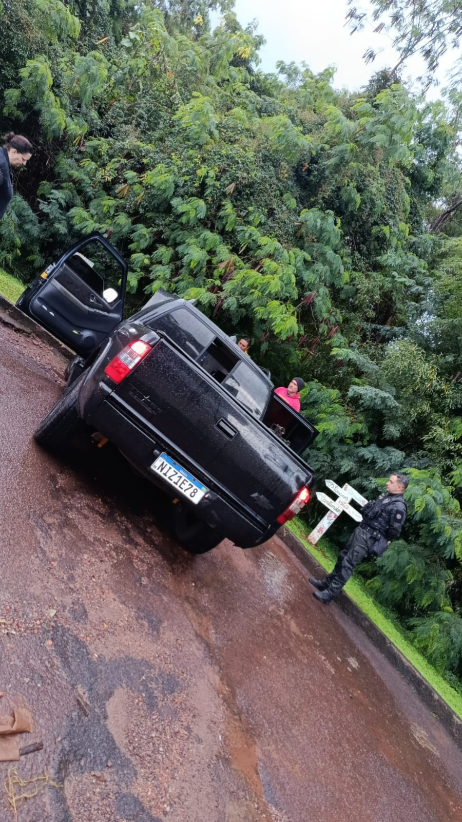 PM e Canil da GMC recuperam caminhonete furtada no Country em Cascavel