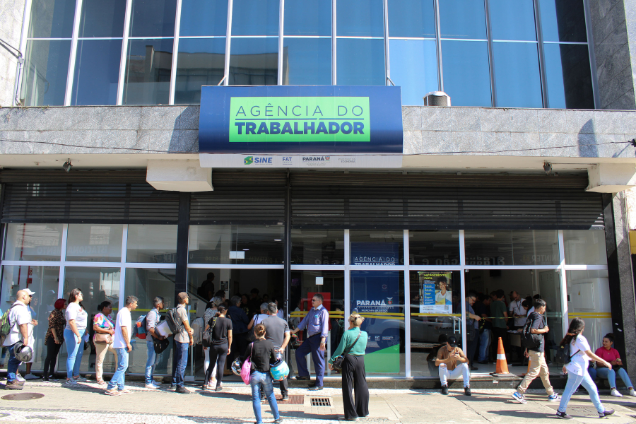 Carteira assinada: Paraná começa a semana com 17,5 mil vagas de trabalho