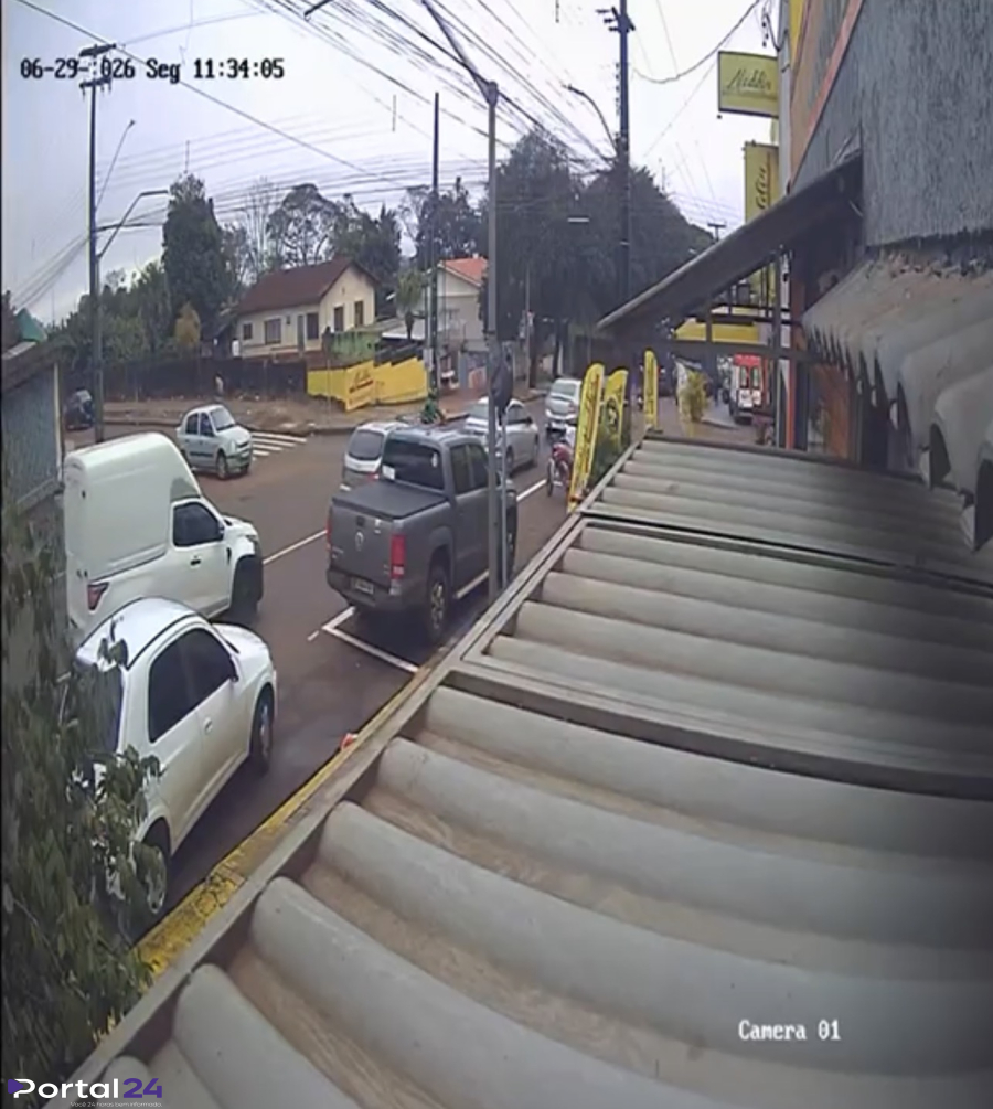 Motociclista fica ferido após colisão com carro no Bairro São Cristóvão, em Cascavel
