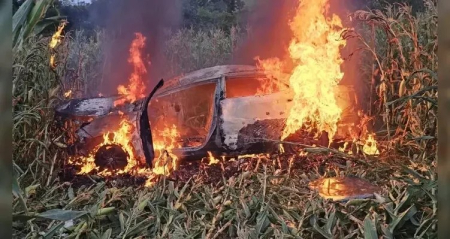Casal fica ferido após carro capotar e pegar fogo entre Borrazópolis e Kaloré