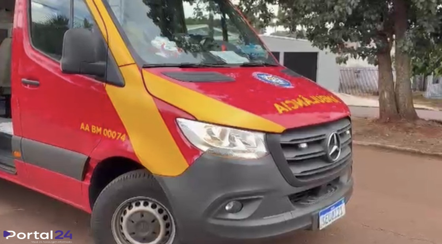 Jovem fica ferida após acidente entre carro e moto no bairro Brasília, em Cascavel