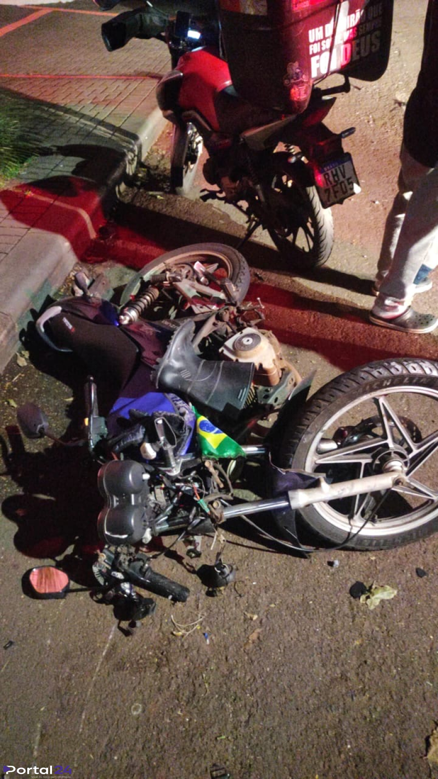 Acidente entre carro e motocicleta mobiliza moradores em Cascavel