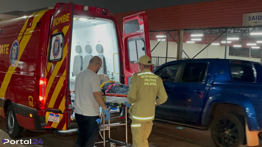 Motociclista de 21 anos sofre fratura no cotovelo após colisão com carro na Rua Pio XII, em Cascavel