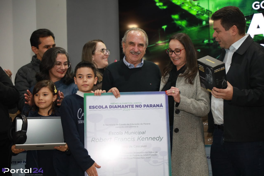 Escolas de Cascavel são reconhecidas por excelência na alfabetização e recebem kits tecnológicos
