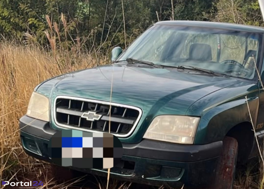 Caminhonete furtada é localizada abandonada em estrada rural de Cascavel