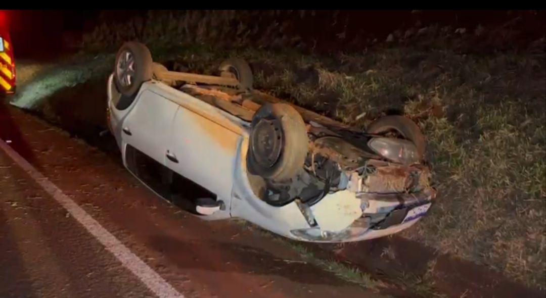 Motorista fica ferido após capotamento na BR-486 entre Tupãssi e Cascavel