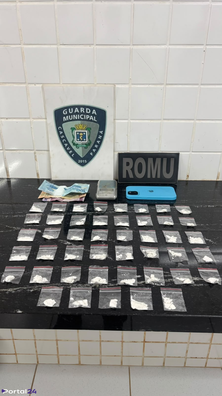 Jovem de 19 anos é preso por tráfico de drogas após perseguição da ROMU em Cascavel