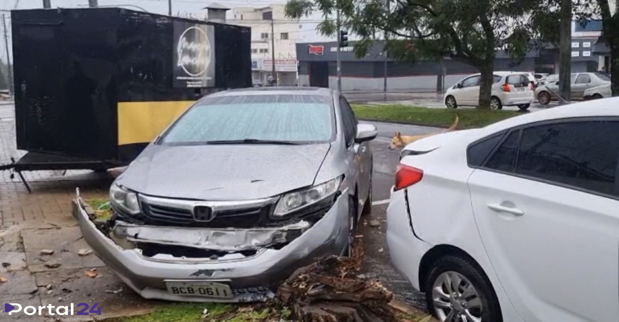 Motorista passa mal, perde controle de carro e provoca acidente no Centro de Cascavel