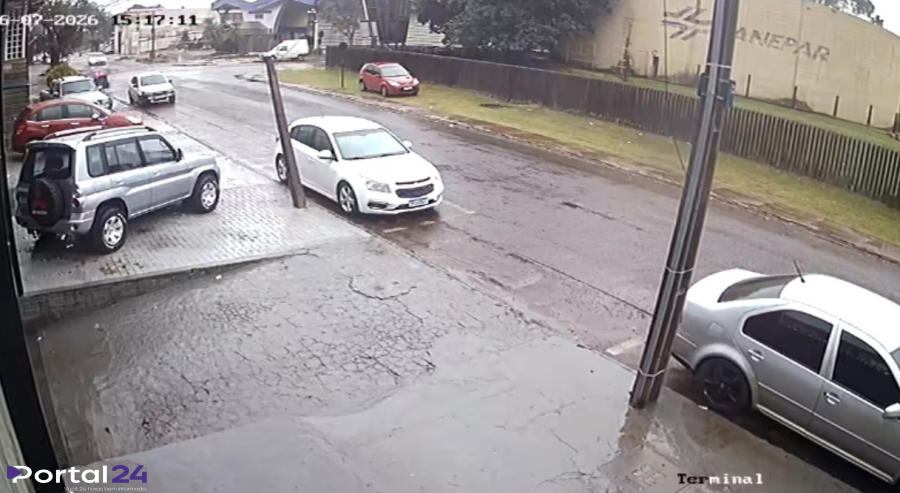 Câmera registra forte batida no bairro São Cristóvão, em Cascavel