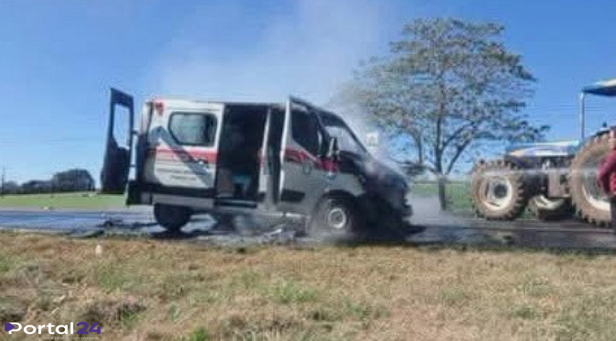 Ambulância é destruída por incêndio na PR-170; pacientes conseguem sair a tempo