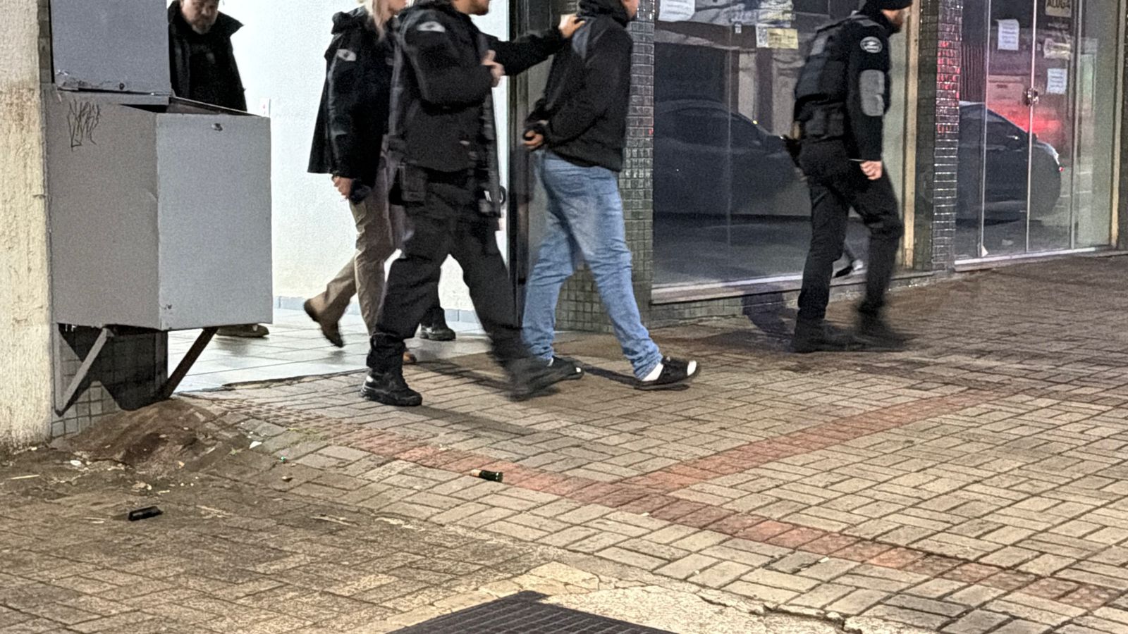 Operação da Denarc termina com prisão de suspeito em apartamento no Centro de Cascavel