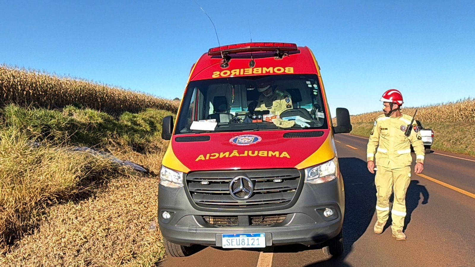 Médico fica ferido após capotamento durante ultrapassagem na PR-486