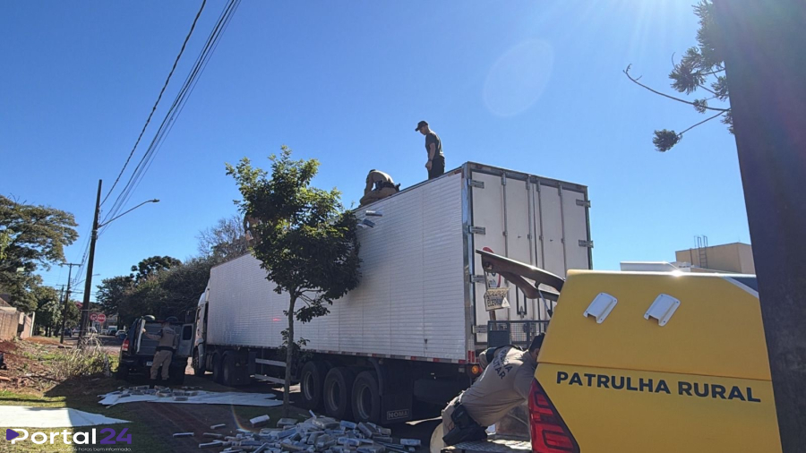 PRF apreende caminhão carregado com drogas no Trevo da Ceasa, em Cascavel