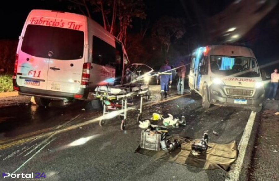 Acidente entre van com universitários e furgão deixa dois feridos graves na BR-272