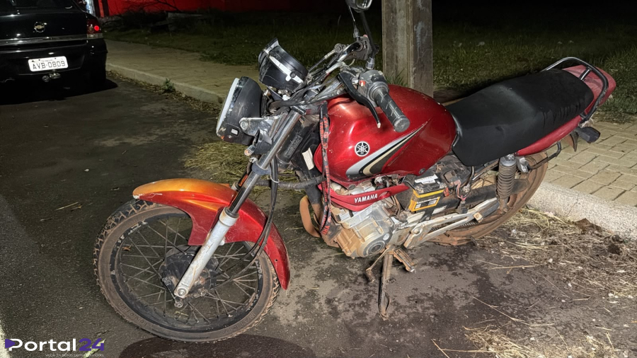 Motociclista de 27 anos fica ferido após colisão com carro