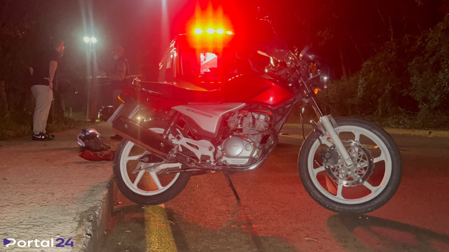 Jovem de 20 anos fica ferido após queda de moto em Cascavel