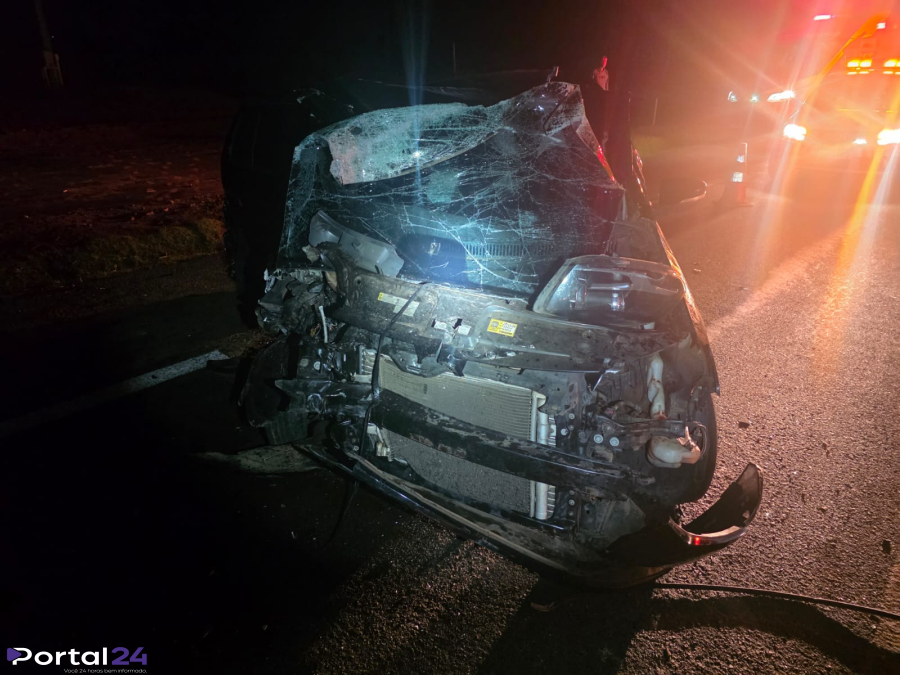 Colisão entre carro e carreta deixa dois mortos e dois feridos graves na BR-153, em Jacarezinho