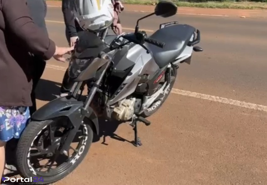 Motociclista fica ferido após atropelar cachorro na Avenida Piquiri, em Cascavel