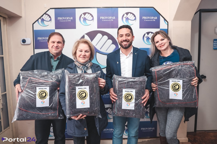 Provopar recebe 2 mil cobertores do FC Cascavel e reforça atendimento no inverno
