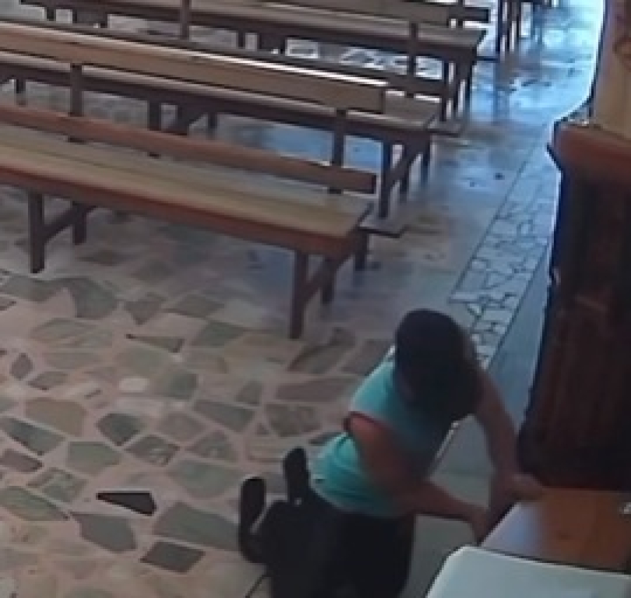Homem se ajoelha, finge rezar e furta doações de fiéis em igreja de Minas Gerais