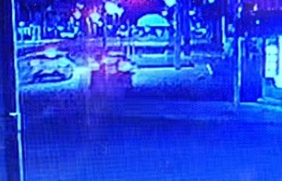 Vídeo mostra Voyage atingindo ponto de ônibus no Maria Luiza