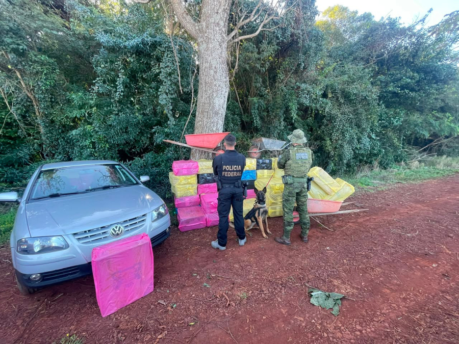 BPFRON e Polícia Federal apreendem 3 mil pacotes de cigarros contrabandeados em Pato Bragado