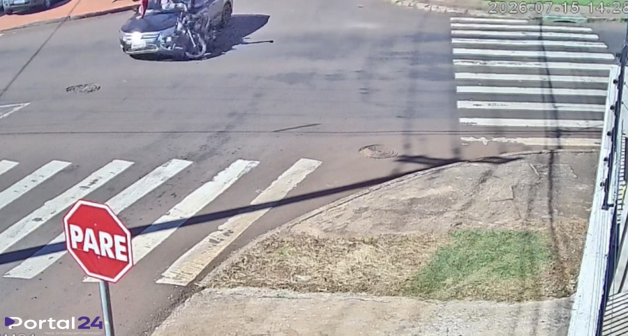 Motorista foge após provocar acidente no Periolo; colisão foi registrada por câmera