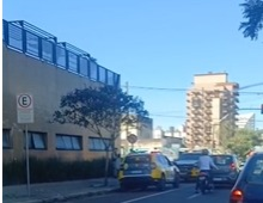 Menino de 9 anos se perde da mãe no centro de Cascavel