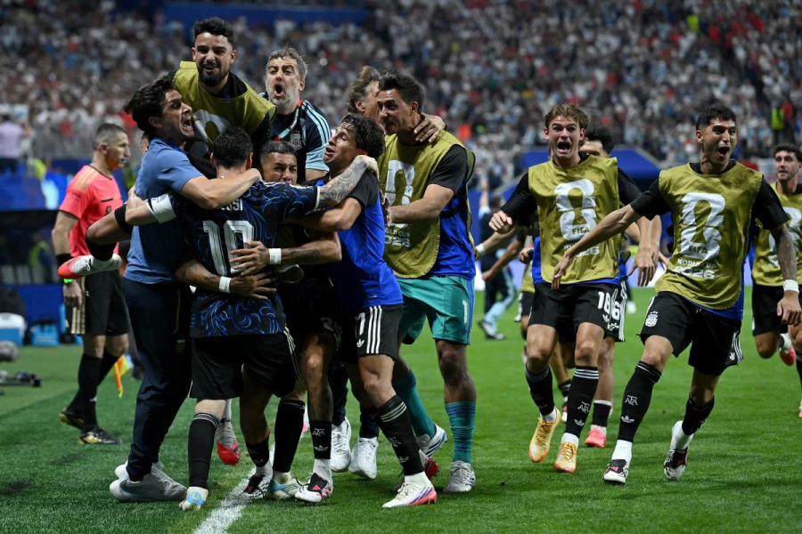 Argentina vira sobre a Inglaterra e garante vaga na final da Copa do Mundo contra a Espanha