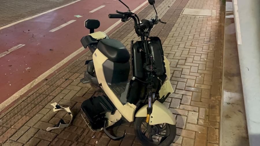 Adolescente fica ferido em colisão entre motos elétricas na ciclofaixa