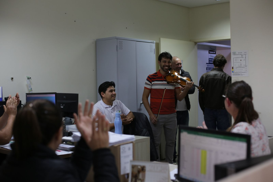 Música clássica leva acolhimento e emoção aos corredores da Hoesp