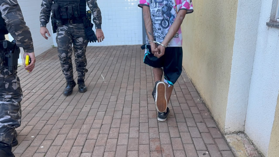 Três são presos por tráfico no Santa Cruz