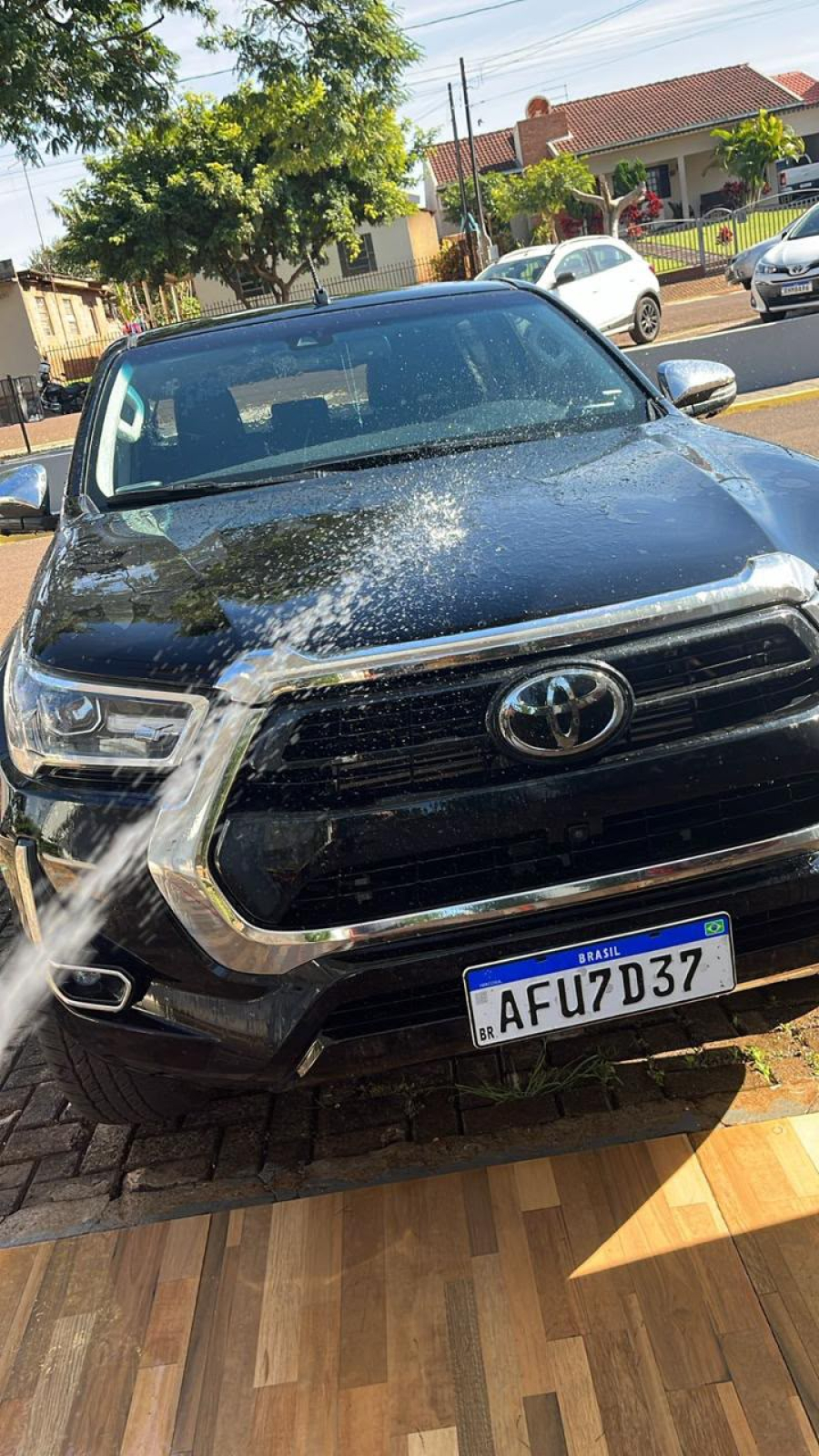 Hillux e Strada são furtadas em Anahy