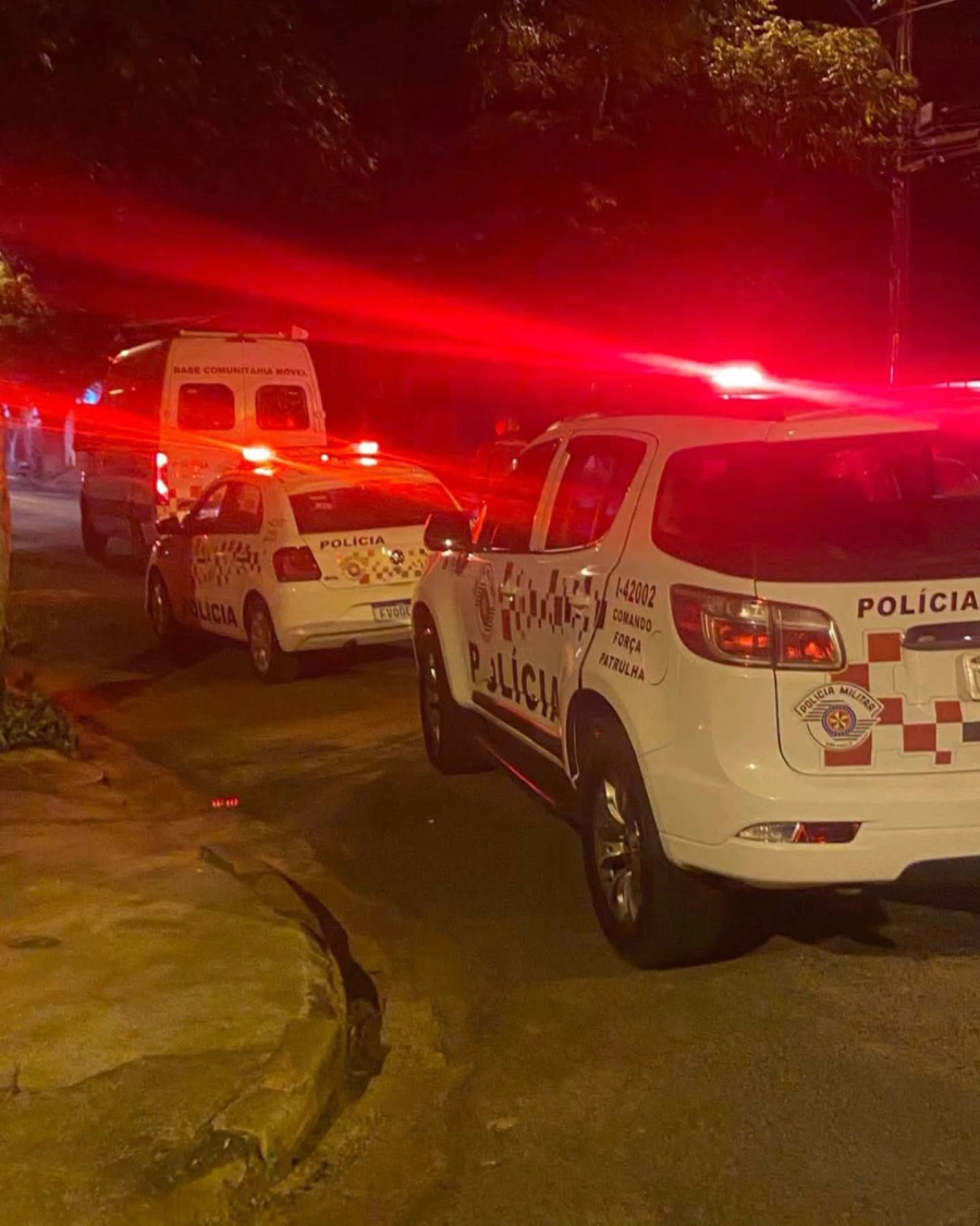 Homem é agredido após desacordo após programa com travesti