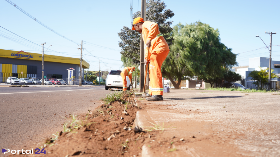 Prefeitura intensifica limpeza de meios-fios e bocas de lobo para reduzir impactos do El Niño em Cascavel