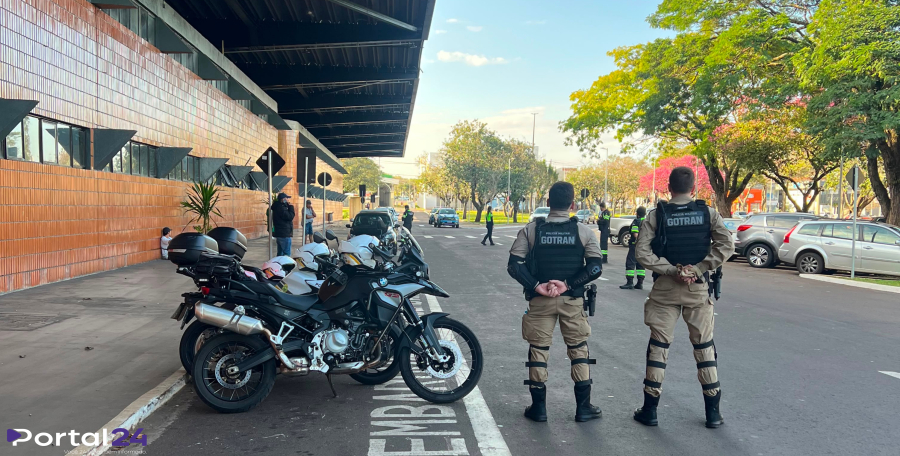 Fiscalização intensificada combate transporte irregular de passageiros e resulta em 60 autuações em Cascavel