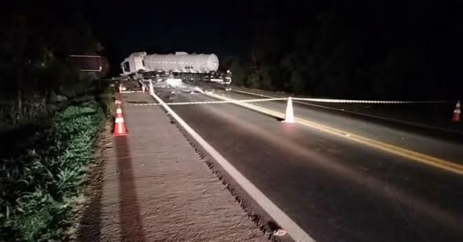 Colisão frontal entre carro e caminhão deixa uma pessoa morta na PRC-280, entre Marmeleiro e Renascença