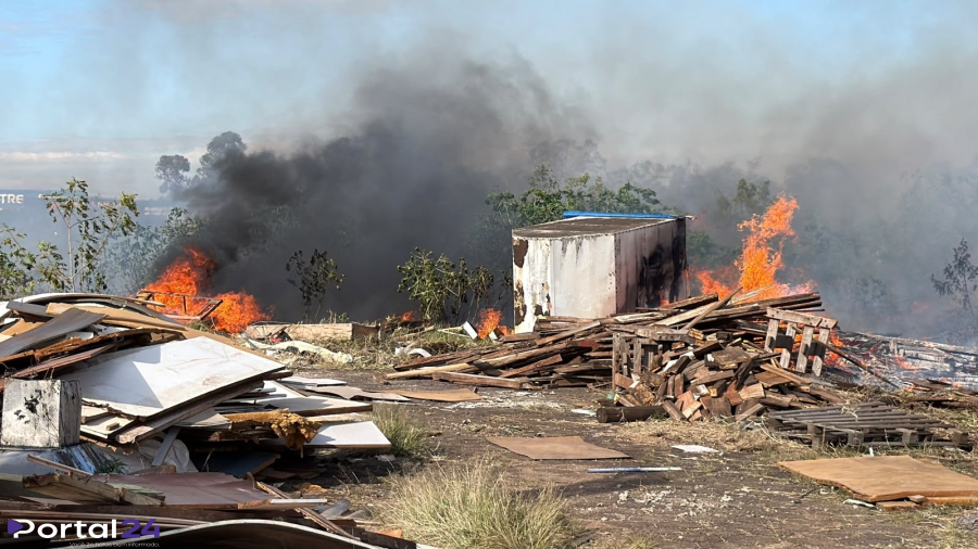 Incêndio atinge grande área de vegetação em Cascavel