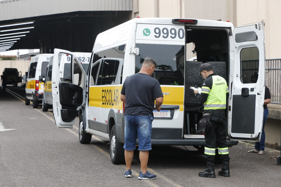 Transitar realiza 2ª vistoria obrigatória das vans do transporte escolar urbano