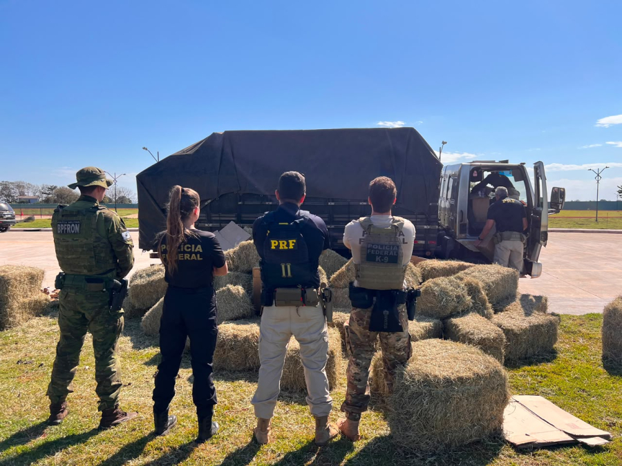 Caminhão com 15 mil pacotes de cigarros contrabandeados é apreendido em Guaíra