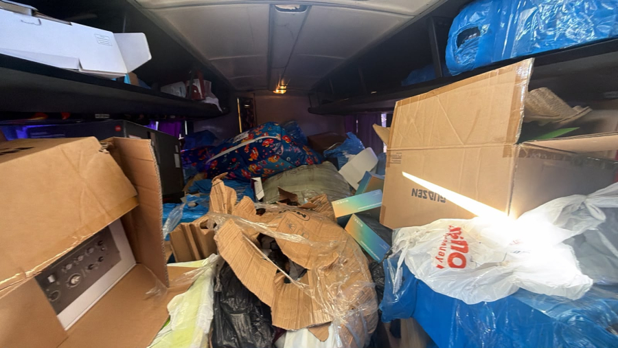 Receita Federal apreende ônibus clandestino com cerca de R$ 800 mil em mercadorias na BR-277