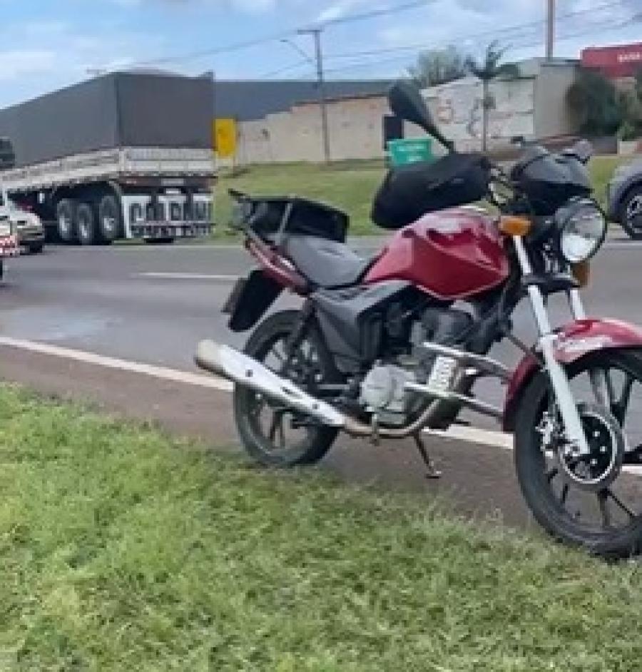 Motoboy fica ferido em acidente na BR-277