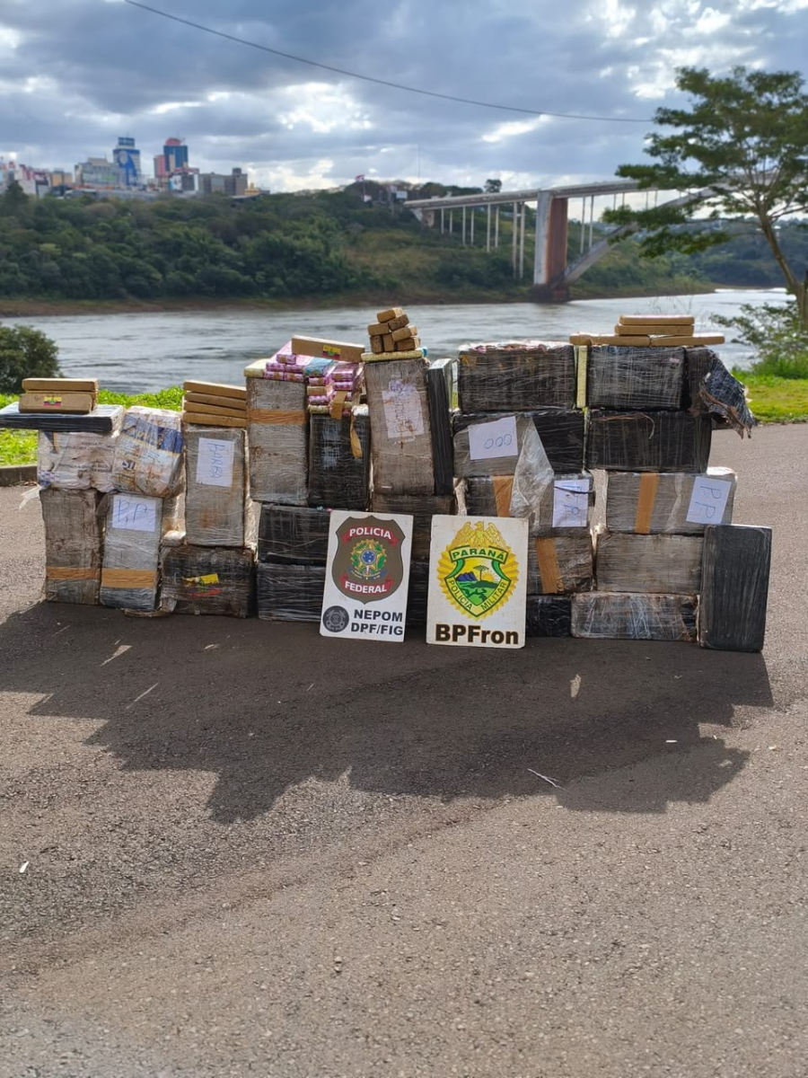 BPFRON e Polícia Federal apreendem mais de 620 kg de maconha em Foz do Iguaçu