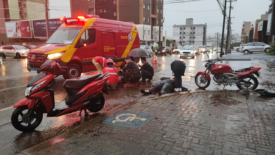 Duas motos batem no bairro Neva