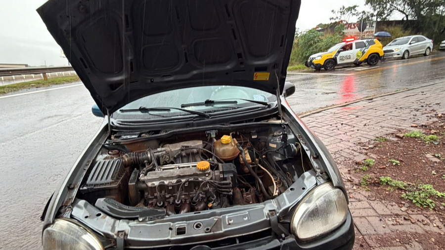 Corsa é encontrado abandonado na PRc-467