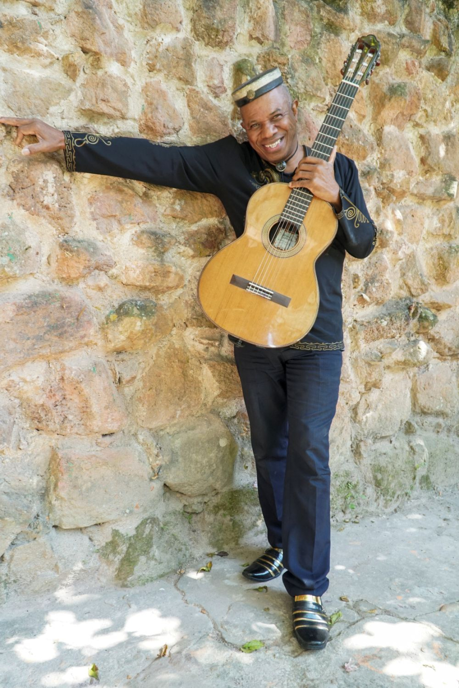 Violonista de carreira internacional, Robson Miguel, faz show gratuito nesta quarta no Teatro Sefrin Filho