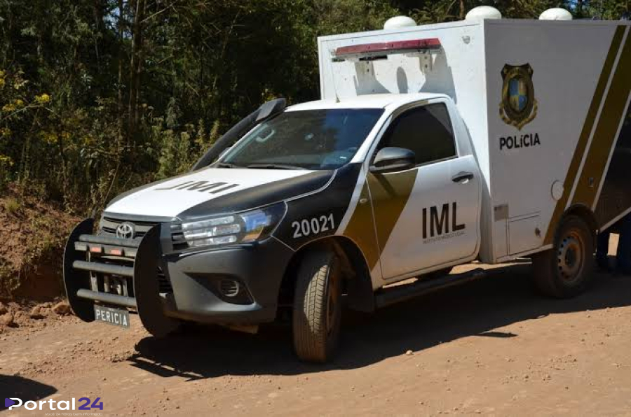 Mulher é morta a facadas pelo ex-companheiro em fazenda; suspeito foge para área de mata