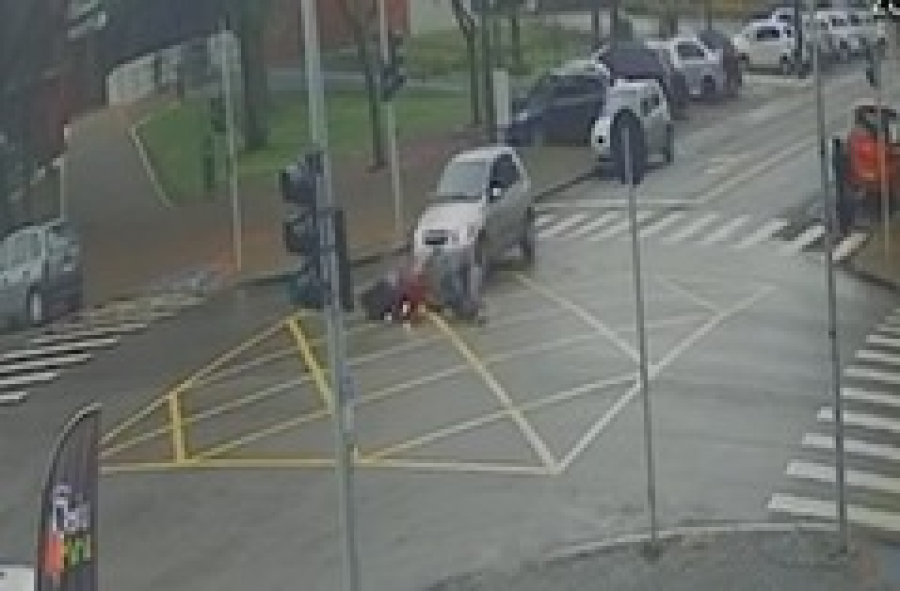 Ao furtar moto, ladrão sofre acidente em Cascavel