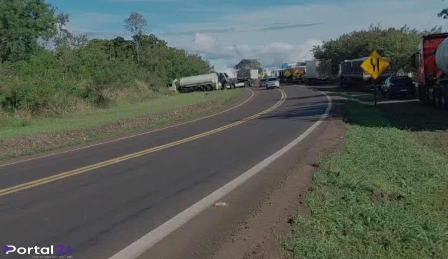 Colisão entre dois caminhões mobiliza equipes de socorro em Capitão