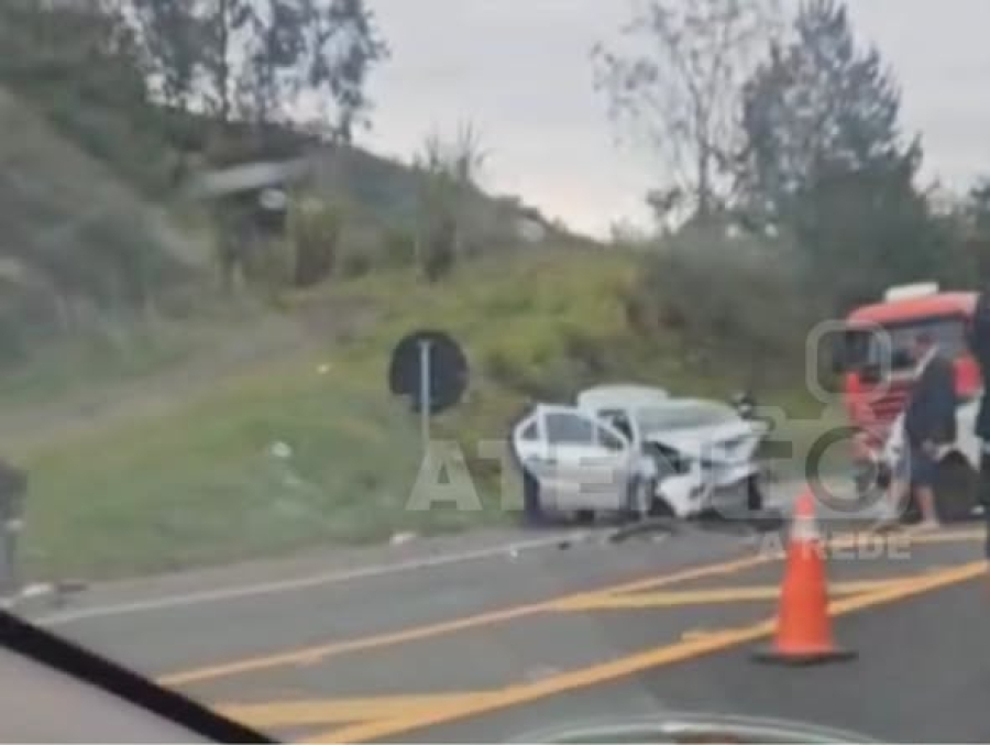  Colisão frontal deixa feridos e interdita faixa da BR-376 entre Imbaú e Ortigueira